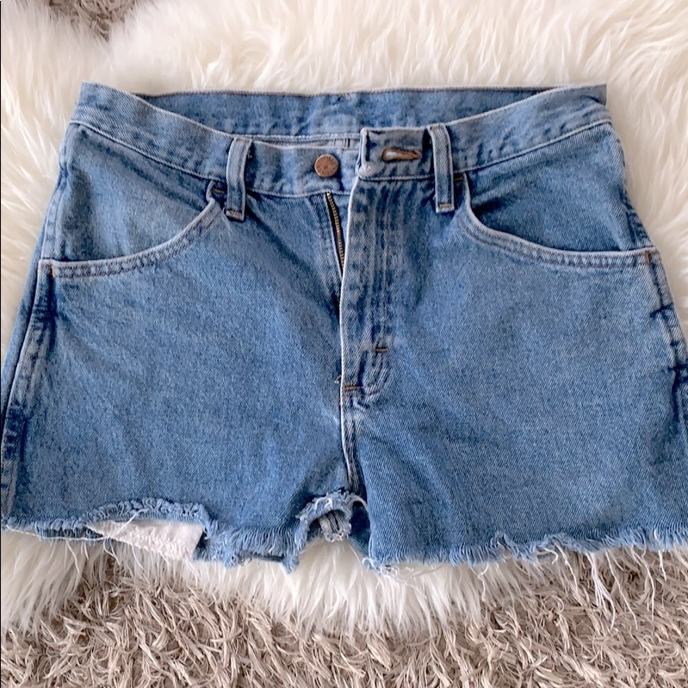High waisted vintage shorts 🤍✨